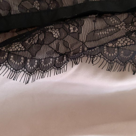 Lace classy top - Picture 3 of 3